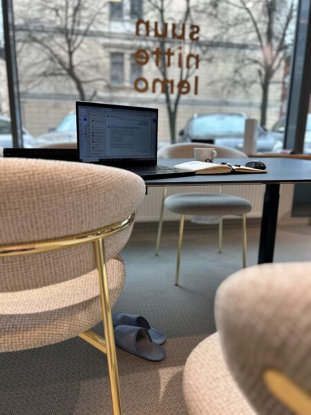 Ihanat ja valoisat toimitila Helsingin Ullanlinnassa