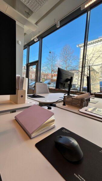 Punanotkonkadulla Design Museon naapurista löytyy Suunnittelemo toimisto